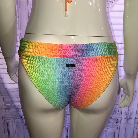 Rare Rainbow ruffle style Swimsuit Set. (P8) - Picture 7 of 7